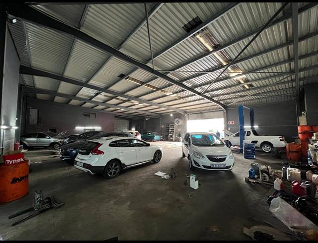 307M² WAREHOUSE TO LET IN FERNDALE